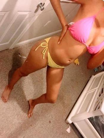 Redz, 23  female escort, Greenville