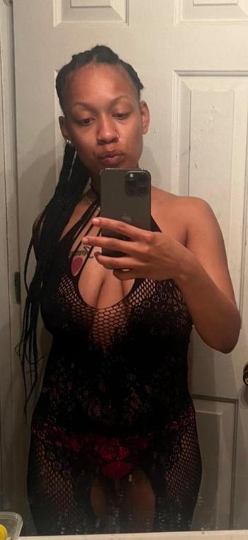 336-579-6532, 25  female escort, Greenville