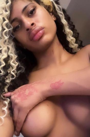 Redhoney, 22  female escort, Greenville